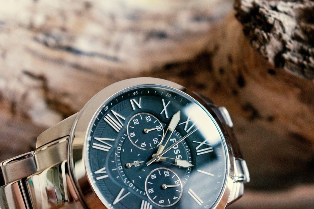 Reloj Fossil de fabricación china con esfera azul oscuro