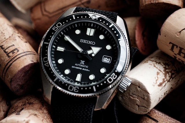 Black Seiko diver with Hardlex crystal