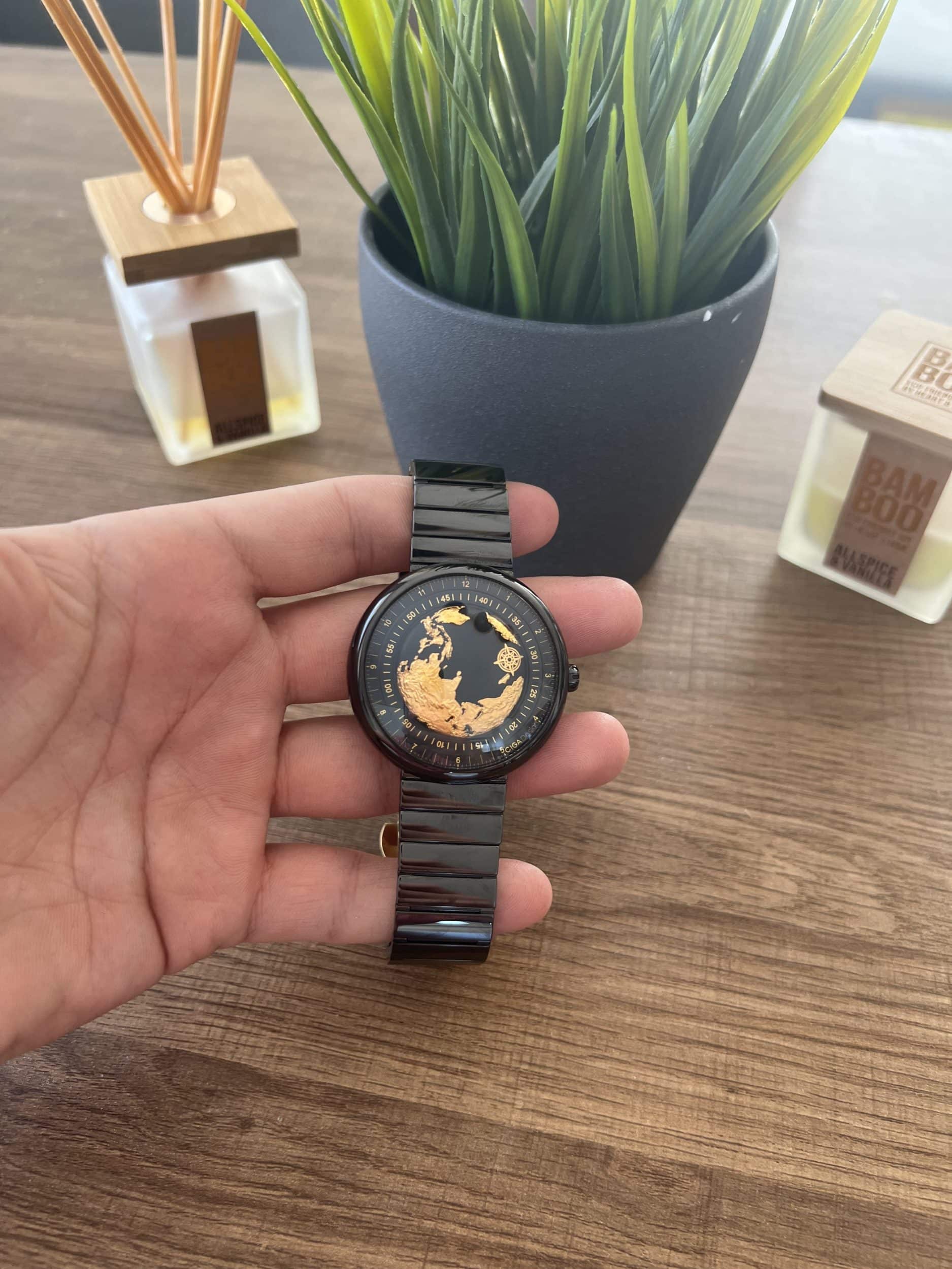 Golden wristwatch with gunmetal ceramic bracelet