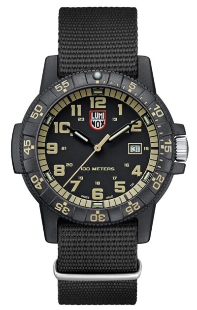 Army-style analog dive wristwatch