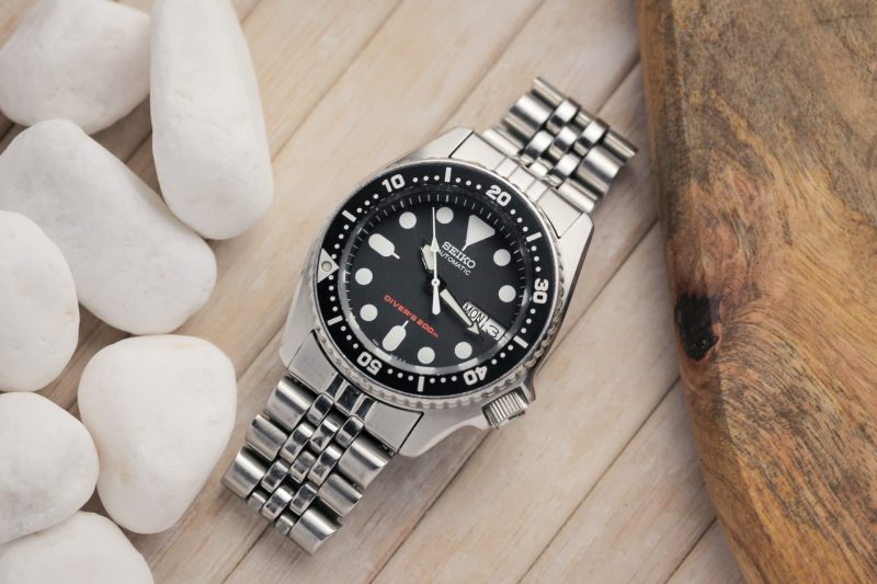 Dive watch with ISO certification