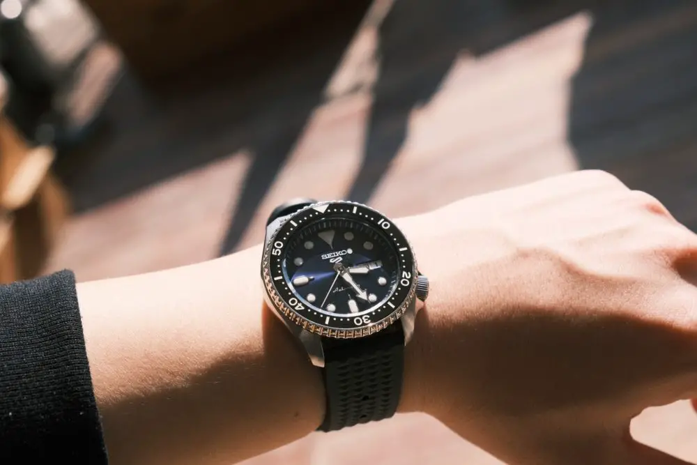 A timepiece with a unidirectional dive bezel