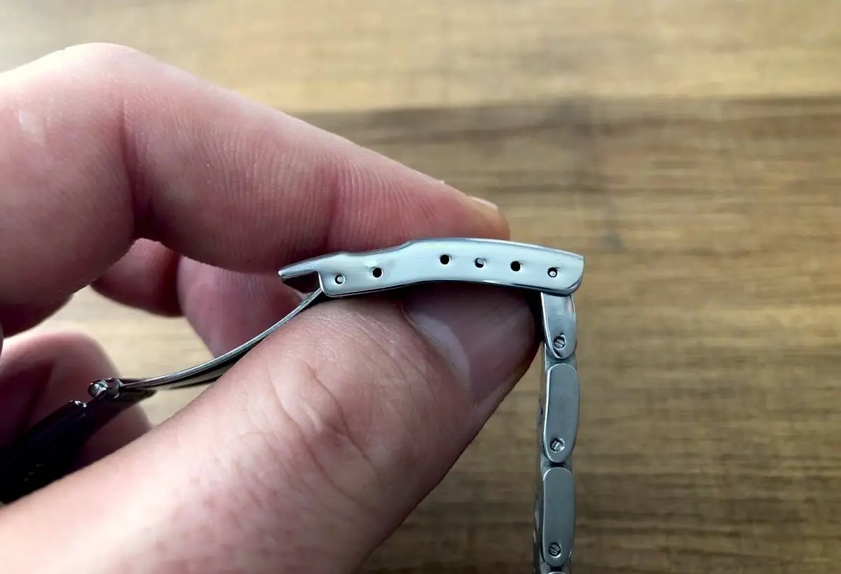 Watch clasp with additional pinholes
