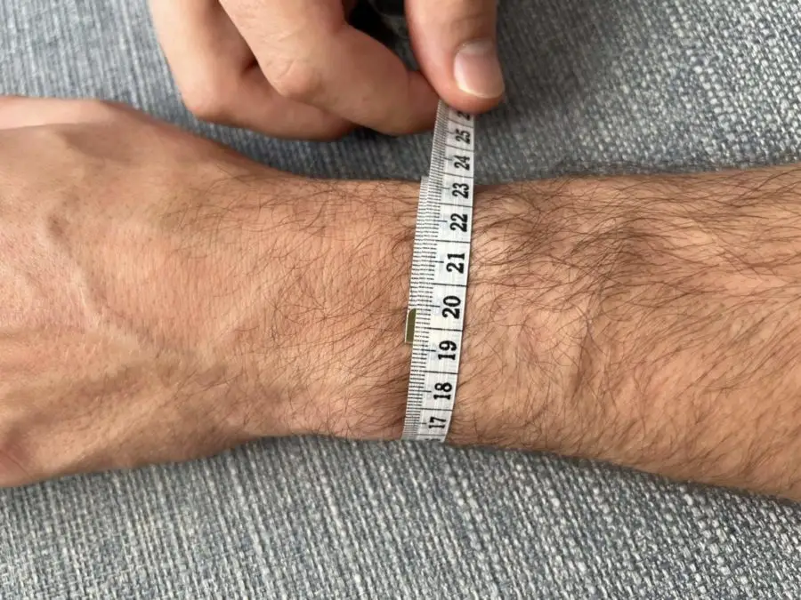 Measuring wrist circumference for the best watch size